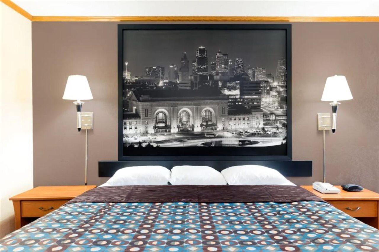 Super 8 By Wyndham Kansas City Airport North Buitenkant foto