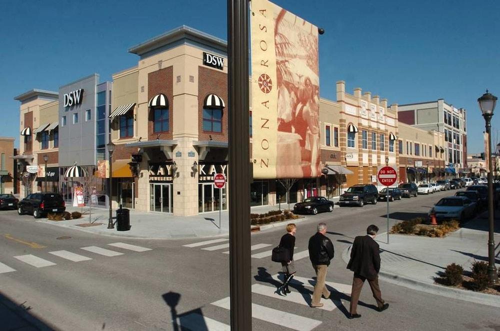 Super 8 By Wyndham Kansas City Airport North Buitenkant foto