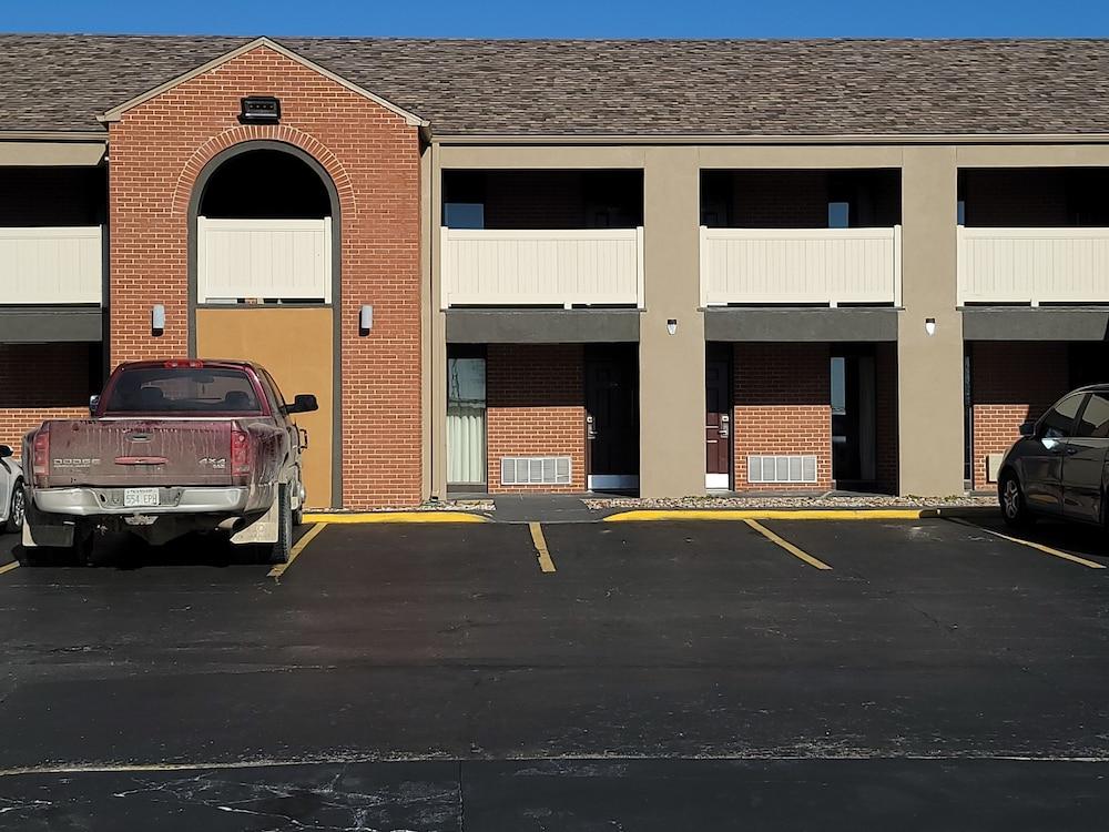 Super 8 By Wyndham Kansas City Airport North Buitenkant foto