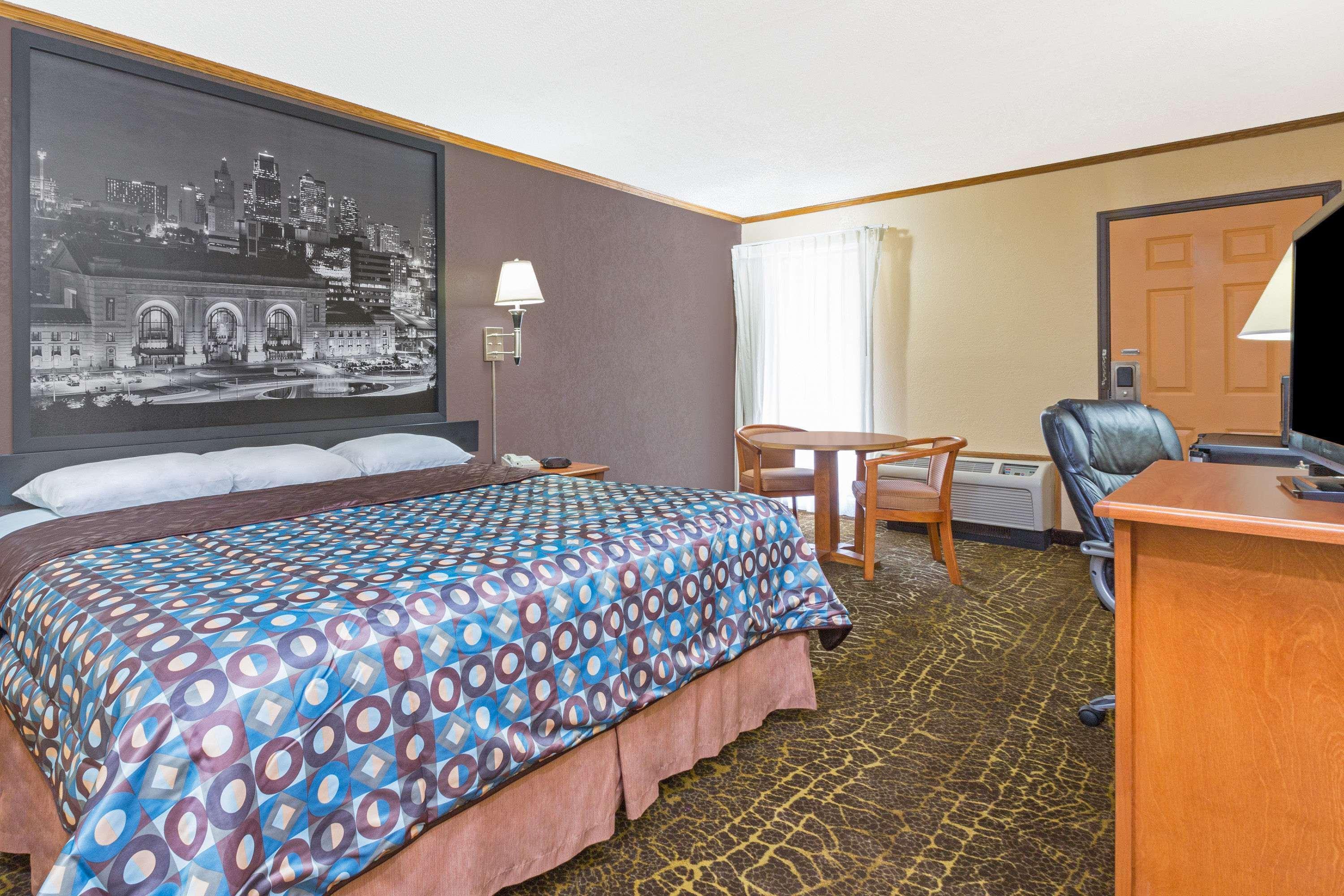 Super 8 By Wyndham Kansas City Airport North Buitenkant foto