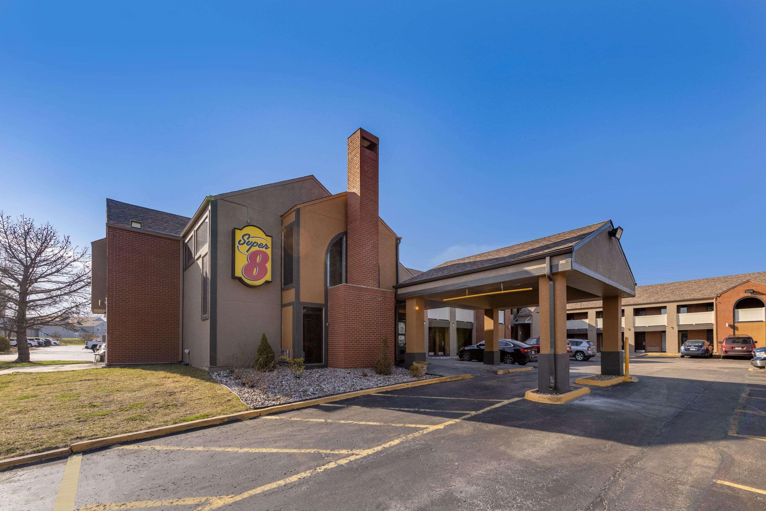 Super 8 By Wyndham Kansas City Airport North Buitenkant foto
