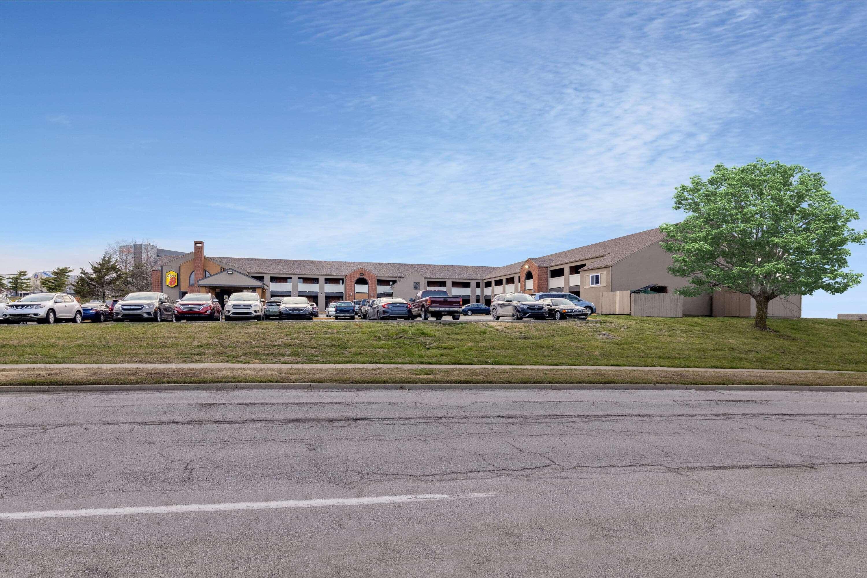 Super 8 By Wyndham Kansas City Airport North Buitenkant foto