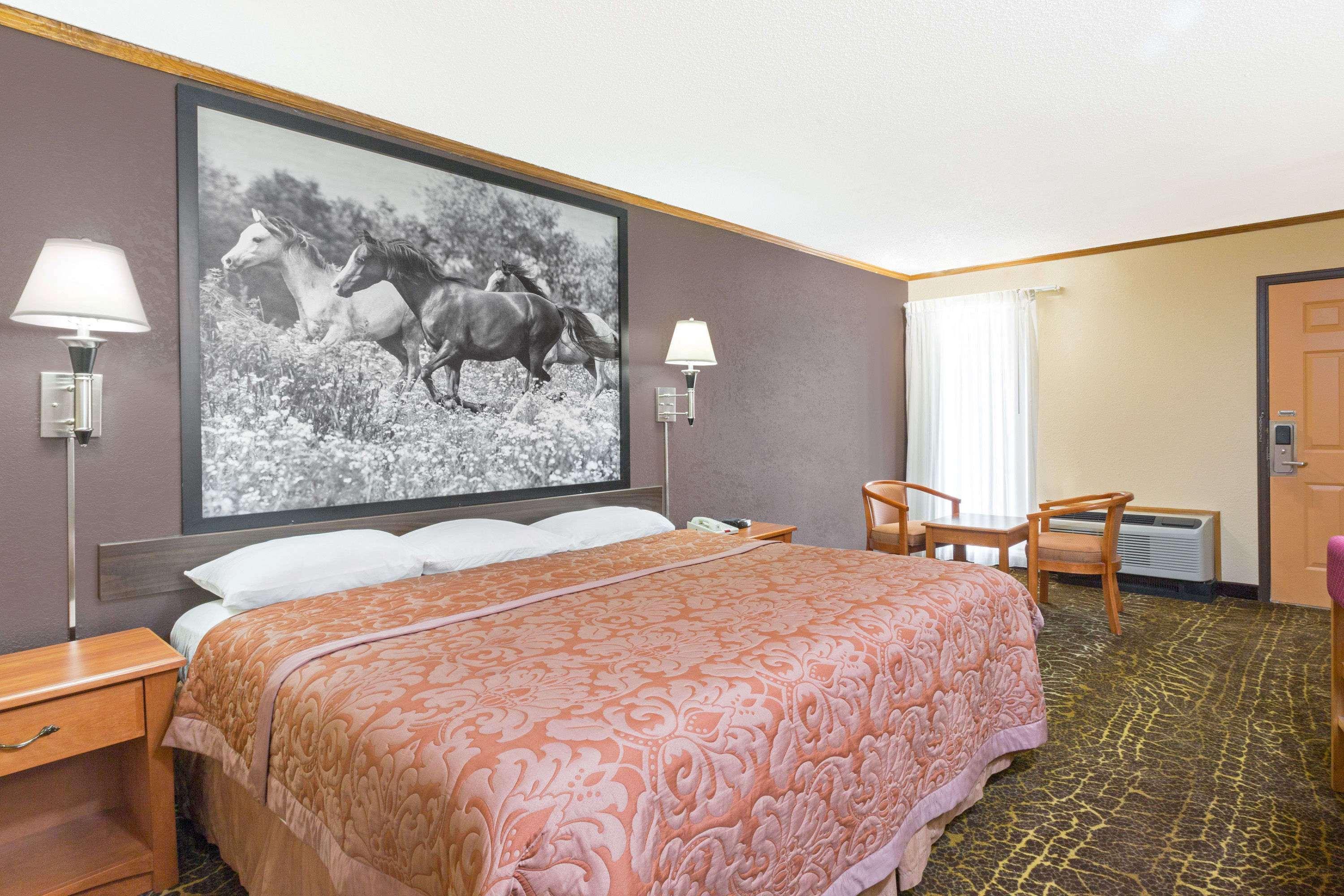 Super 8 By Wyndham Kansas City Airport North Buitenkant foto