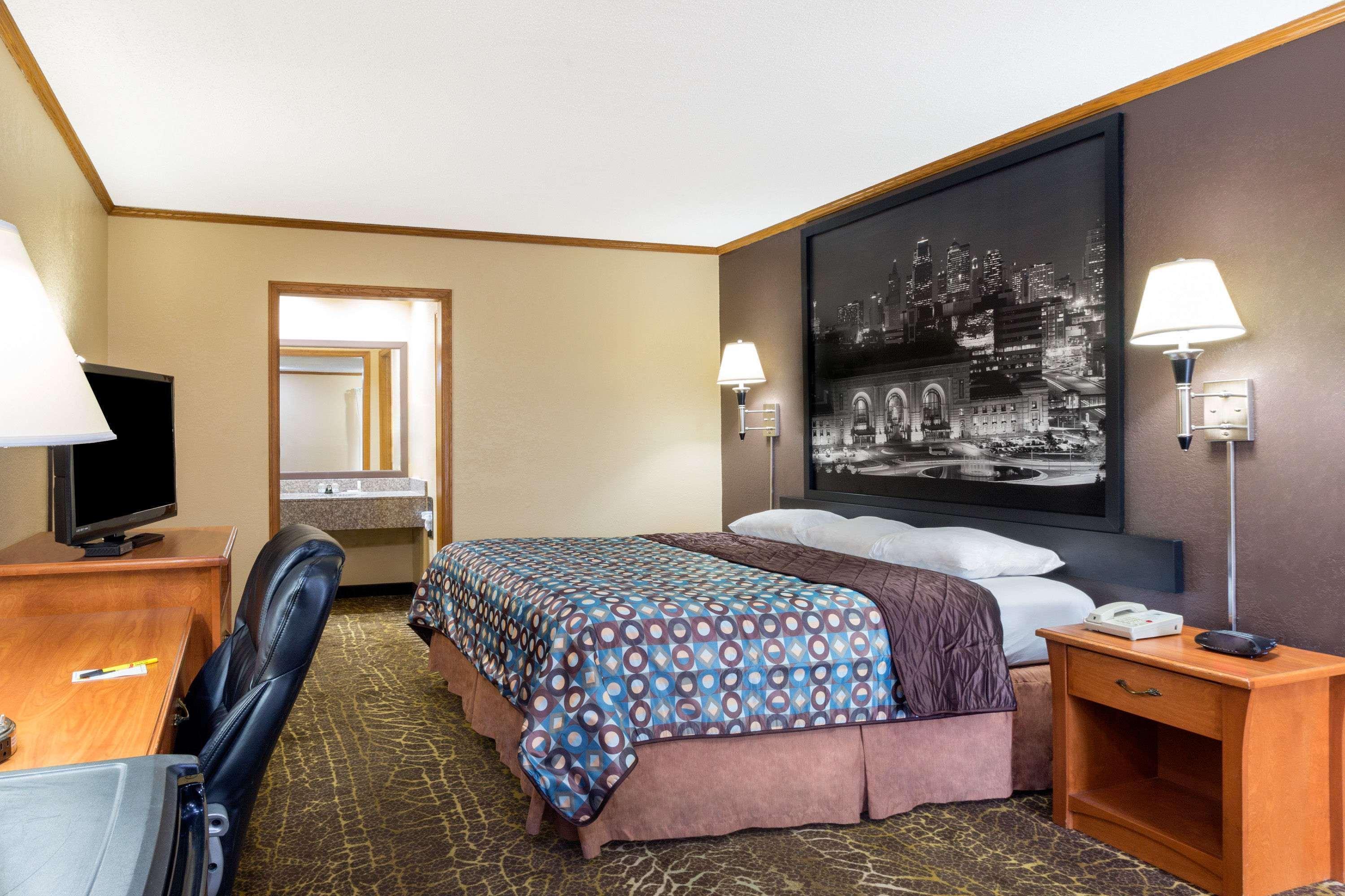 Super 8 By Wyndham Kansas City Airport North Buitenkant foto