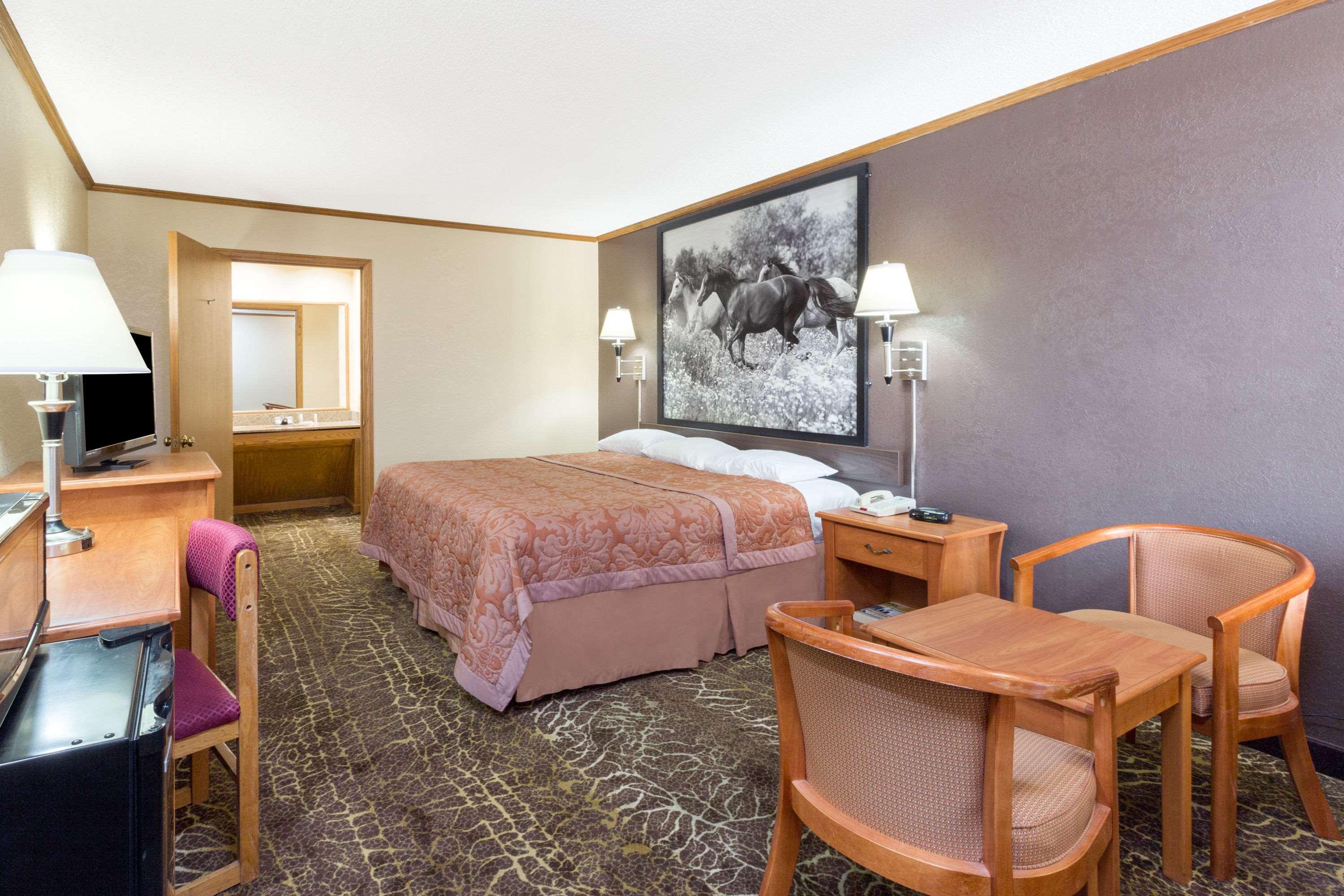 Super 8 By Wyndham Kansas City Airport North Buitenkant foto