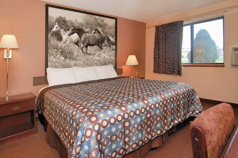 Super 8 By Wyndham Kansas City Airport North Buitenkant foto