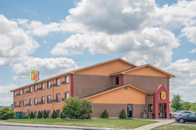 Super 8 By Wyndham Kansas City Airport North Buitenkant foto