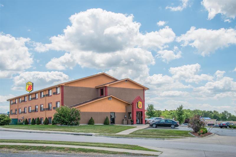 Super 8 By Wyndham Kansas City Airport North Buitenkant foto