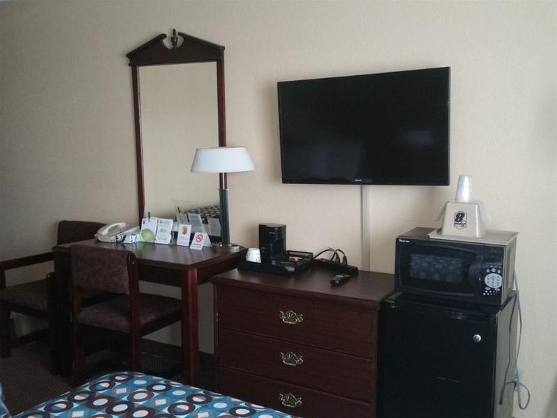 Super 8 By Wyndham Kansas City Airport North Buitenkant foto
